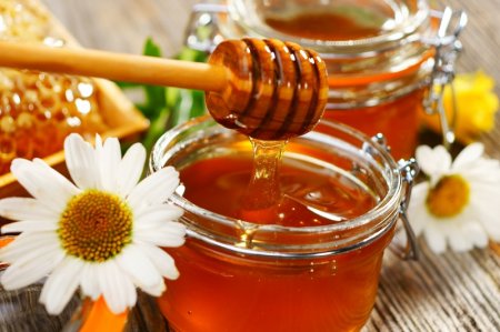 Traditional methods of treatment with honey