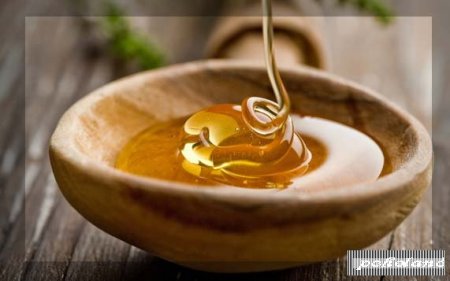Traditional methods of treatment with honey