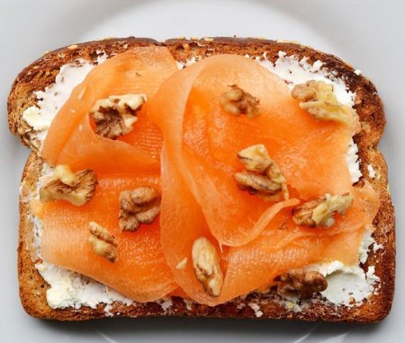 Walnuts and salmon promote a set of muscle mass and reduce body fat