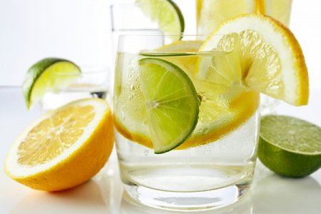 5 magical properties of water with lemon