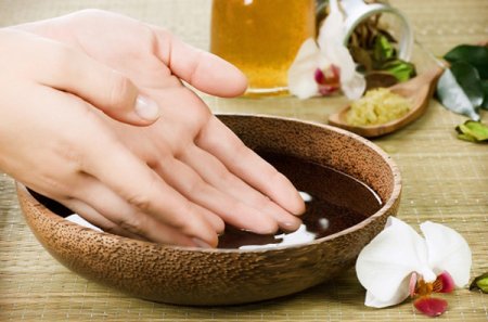 How to strengthen the nails 8 baths with essential oils