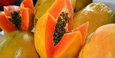 Fruit papaya - beneficial properties for health and beauty