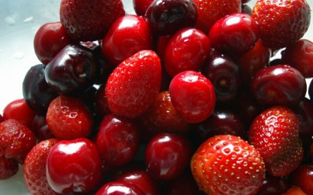 Red fruits and vegetables protect against prostate cancer