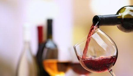 Alcohol protects the heart, but it increases the risk of breast cancer