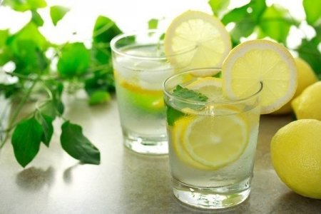 The Many Health Benefits of Lemon Water