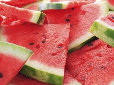 Season watermelons: useful properties and the danger of summer berries