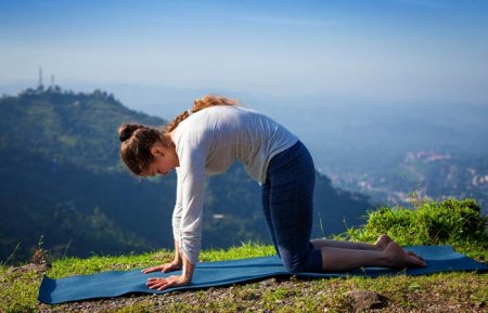 5 Easy Yoga Asanas That Will Cure Your Back Pain Quickly