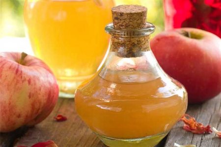 Apple cider vinegar helps to clear the skin from imperfections!