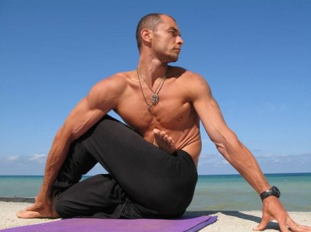 12 Reasons Men Should Do Yoga Every Day